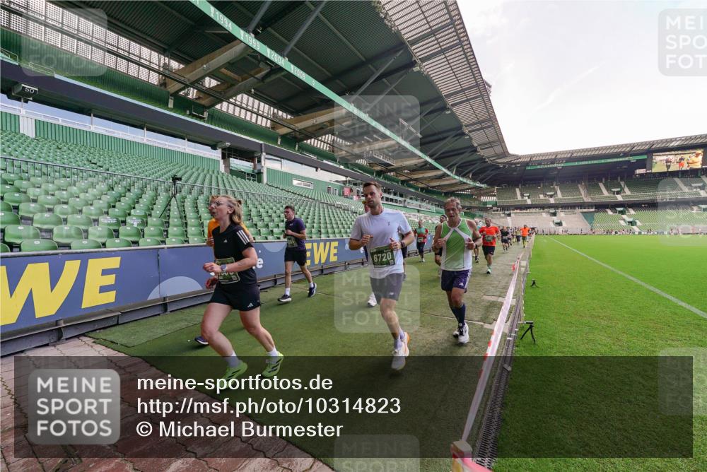 13.09.2026 - 21. swb-Marathon Bremen Michael Burmester http://msf.ph/oto/10314823 13.09.2026 13:10:42 Laufen im Stadion 164, 265, 373, 383, 391, 448, 532, 581, 869, 898, 984, 1180, 1738, 1855, 1867, 1894, 1952, 1967, 2202, 2232, 2268, 2281, 2284, 2299, 2330, 2333, 2339, 2342, 2432, 2443, 2471, 2525, 2530, 2531, 2553, 2573, 2589, 2594, 2654, 2669, 2682, 2714, 2717, 2784, 2785, 2804, 2819, 2836, 2920, 2931, 2932, 3026, 3032, 3063, 3086, 3089, 3122, 3159, 3174, 3207, 3208, 3291, 3316, 3333, 3352, 3370, 3398, 3409, 3410, 3437, 3470, 3707, 3769, 3857, 109, 800 meine-sportfotos.de