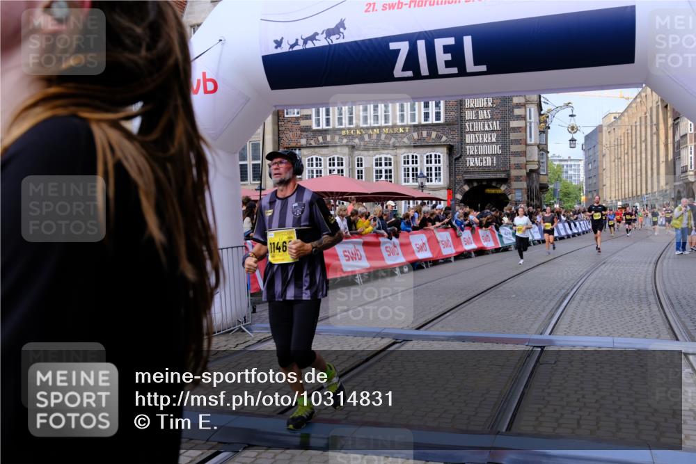 13.09.2026 - 21. swb-Marathon Bremen Tim E. http://msf.ph/oto/10314831 13.09.2026 10:55:34 Ziel 10555, 10725, 11001, 11014, 11466, 11631, 11910, 12201, 12218, 12258, 12549 meine-sportfotos.de