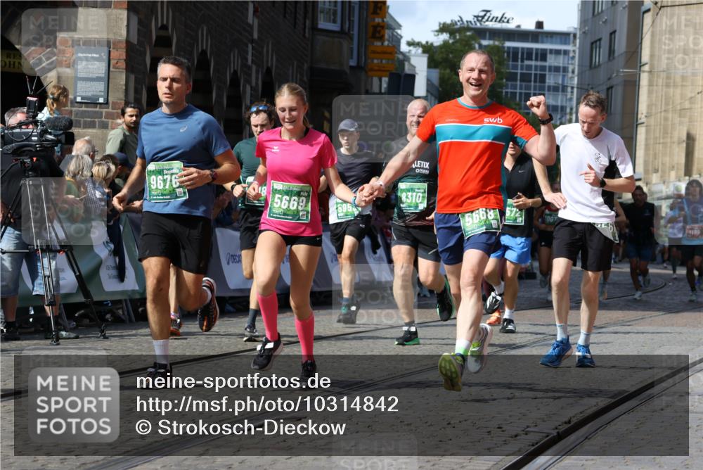 13.09.2026 - 21. swb-Marathon Bremen Strokosch-Dieckow http://msf.ph/oto/10314842 13.09.2026 13:24:26 Ziel 102, 342, 776, 909, 1199, 2210, 2370, 2491, 2967, 3044, 3372, 5012, 5104, 5146, 5208, 5257, 5397, 5481, 5623, 5928, 6105, 6772, 7059, 7069, 7081, 7094, 7105, 8082, 8179, 9087, 9916, 10059, 13007, 13219, 282, 789, 790, 1582, 3375, 3524, 3994, 5328, 5572, 5953, 6080, 7568, 8310, 8636, 8881, 9264, 9541, 9676, 10069, 10071, 10097 meine-sportfotos.de