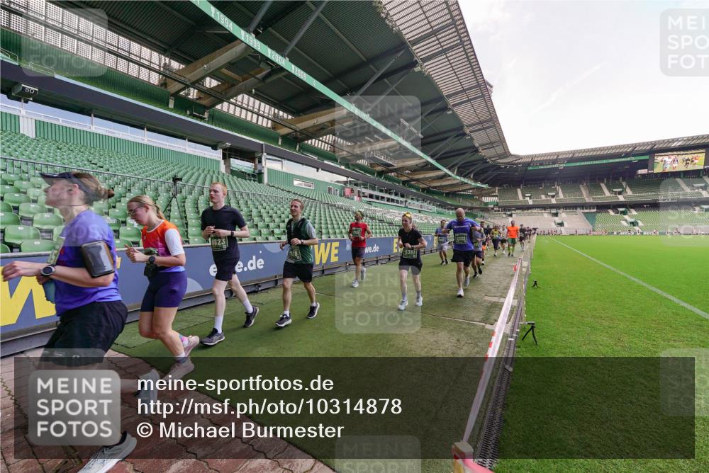 13.09.2026 - 21. swb-Marathon Bremen Michael Burmester http://msf.ph/oto/10314878 13.09.2026 13:10:48 Laufen im Stadion 164, 265, 373, 391, 448, 581, 869, 898, 984, 1180, 1738, 1855, 1867, 1894, 1952, 1967, 2202, 2232, 2268, 2281, 2284, 2299, 2330, 2333, 2339, 2342, 2353, 2432, 2443, 2471, 2525, 2530, 2531, 2553, 2573, 2589, 2594, 2654, 2669, 2682, 2714, 2717, 2784, 2785, 2804, 2819, 2836, 2920, 2932, 3026, 3032, 3063, 3082, 3086, 3089, 3122, 3159, 3174, 3207, 3208, 3291, 3316, 3333, 3352, 3370, 3398, 3409, 3410, 3470, 3707, 3769, 109, 800 meine-sportfotos.de