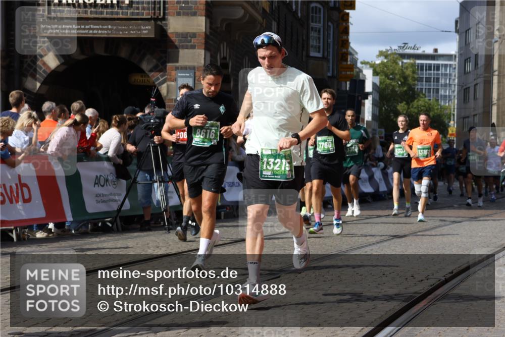 13.09.2026 - 21. swb-Marathon Bremen Strokosch-Dieckow http://msf.ph/oto/10314888 13.09.2026 13:30:54 Ziel 625, 800, 834, 1067, 1926, 2369, 2452, 2723, 3163, 3164, 3425, 4058, 4206, 4332, 4342, 4415, 4425, 4748, 4757, 5506, 5551, 6134, 6343, 6347, 6523, 6988, 7253, 7567, 7645, 7821, 8116, 8117, 8169, 8314, 8762, 8878, 8966, 9011, 9108, 9692, 9695, 9699, 9825, 13090, 1189, 1479, 2513, 2802, 2902, 3360, 3800, 4647, 5846, 6307, 6419, 6732, 7198, 7359, 7637, 7760, 7798, 7882, 8382, 8543, 8616, 9274, 9937, 9958, 9962, 9969, 9976, 9977, 13152 meine-sportfotos.de