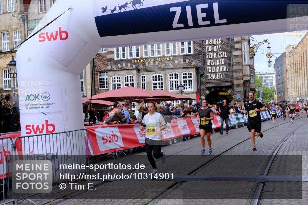 13.09.2026 - 21. swb-Marathon Bremen Tim E. http://msf.ph/oto/10314901 13.09.2026 10:55:37 Ziel 10256, 10725, 11014, 11466, 11631, 11910, 11977, 12201, 12218, 12258, 12549 meine-sportfotos.de