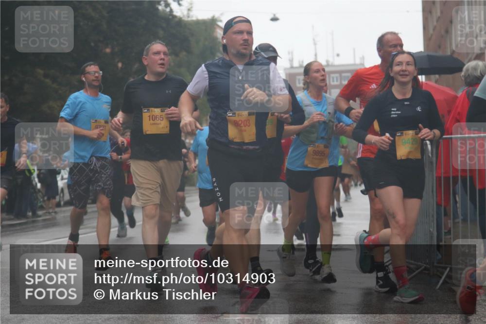 13.09.2026 - Kiel Lauf Markus Tischler http://msf.ph/oto/10314903 13.09.2026 10:43:36 Fleethörn 9737, 39, 1065, 39, 8203, 9895, 9429 meine-sportfotos.de