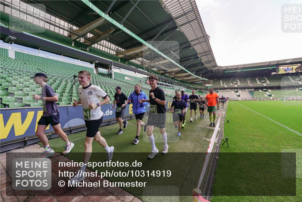 13.09.2026 - 21. swb-Marathon Bremen Michael Burmester http://msf.ph/oto/10314919 13.09.2026 13:10:55 Laufen im Stadion 164, 265, 373, 391, 448, 581, 703, 869, 984, 1180, 1738, 1855, 1867, 1894, 1936, 1952, 1967, 2202, 2232, 2268, 2281, 2284, 2299, 2330, 2333, 2339, 2342, 2353, 2432, 2443, 2471, 2525, 2530, 2531, 2553, 2573, 2589, 2594, 2654, 2669, 2682, 2714, 2717, 2784, 2785, 2804, 2819, 2836, 2907, 2920, 2932, 2976, 3026, 3032, 3063, 3082, 3086, 3089, 3122, 3159, 3174, 3207, 3208, 3291, 3316, 3328, 3333, 3352, 3370, 3398, 3409, 3410, 3470, 3769, 800 meine-sportfotos.de