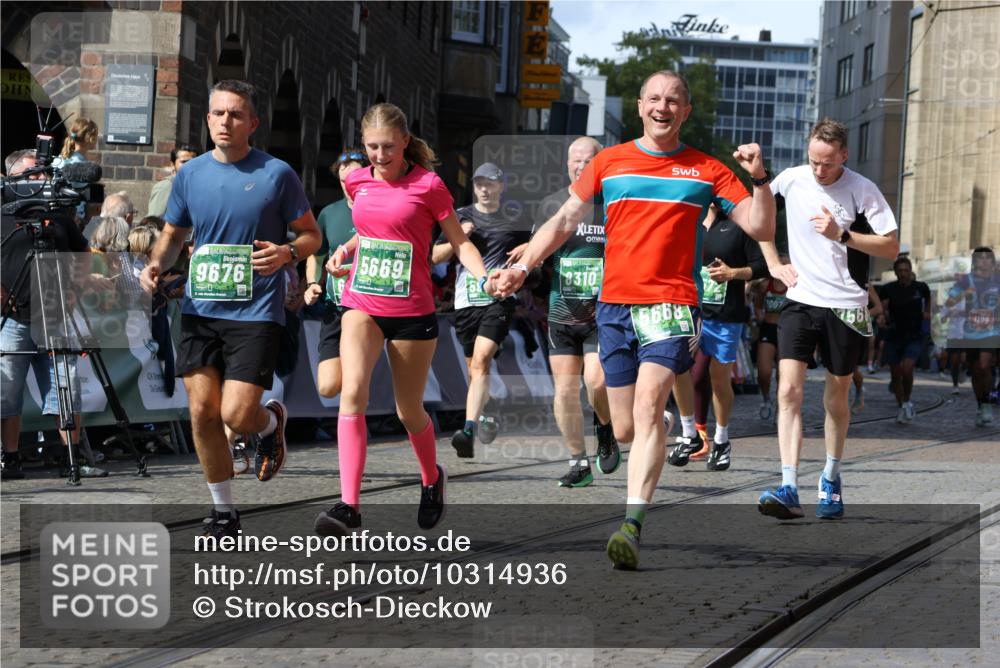 13.09.2026 - 21. swb-Marathon Bremen Strokosch-Dieckow http://msf.ph/oto/10314936 13.09.2026 13:24:26 Ziel 102, 342, 776, 909, 1199, 2210, 2370, 2491, 2967, 3044, 3372, 5012, 5104, 5146, 5208, 5257, 5397, 5481, 5623, 5928, 6105, 6772, 7059, 7069, 7081, 7094, 7105, 8082, 8179, 9087, 9916, 10059, 13007, 13219, 282, 789, 790, 1582, 3375, 3524, 3994, 5328, 5572, 5953, 6080, 7568, 8310, 8636, 8881, 9264, 9541, 9676, 10069, 10071, 10097 meine-sportfotos.de