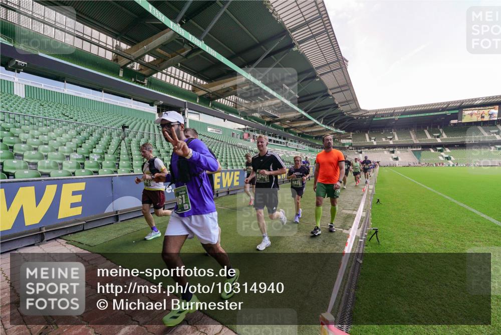 13.09.2026 - 21. swb-Marathon Bremen Michael Burmester http://msf.ph/oto/10314940 13.09.2026 13:10:56 Laufen im Stadion 164, 265, 373, 391, 448, 581, 703, 869, 984, 1180, 1738, 1855, 1867, 1894, 1936, 1952, 1967, 2202, 2232, 2268, 2281, 2284, 2299, 2330, 2333, 2339, 2342, 2353, 2432, 2443, 2525, 2530, 2531, 2553, 2573, 2589, 2594, 2654, 2659, 2669, 2682, 2714, 2717, 2784, 2785, 2804, 2819, 2822, 2836, 2907, 2920, 2932, 2976, 3026, 3027, 3032, 3063, 3082, 3086, 3089, 3122, 3159, 3174, 3207, 3208, 3291, 3328, 3333, 3352, 3370, 3398, 3409, 3410, 3470, 3769, 800 meine-sportfotos.de