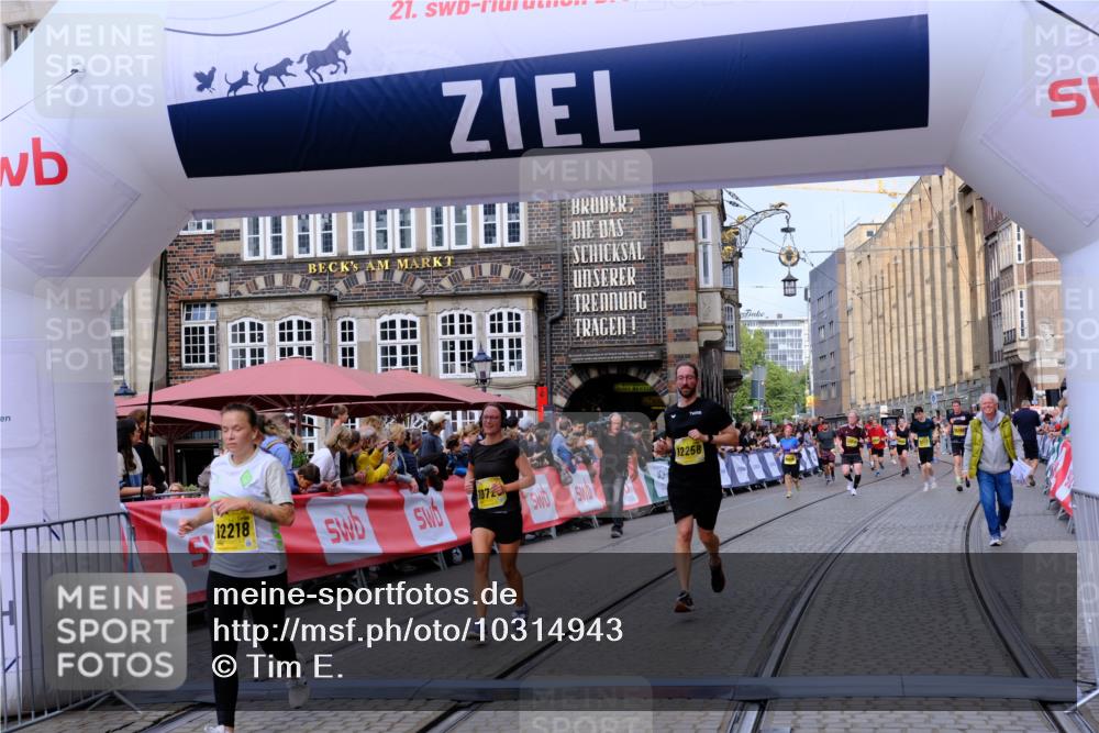 13.09.2026 - 21. swb-Marathon Bremen Tim E. http://msf.ph/oto/10314943 13.09.2026 10:55:38 Ziel 10256, 10725, 11014, 11414, 11466, 11631, 11910, 11941, 11977, 12201, 12218, 12258, 12549 meine-sportfotos.de