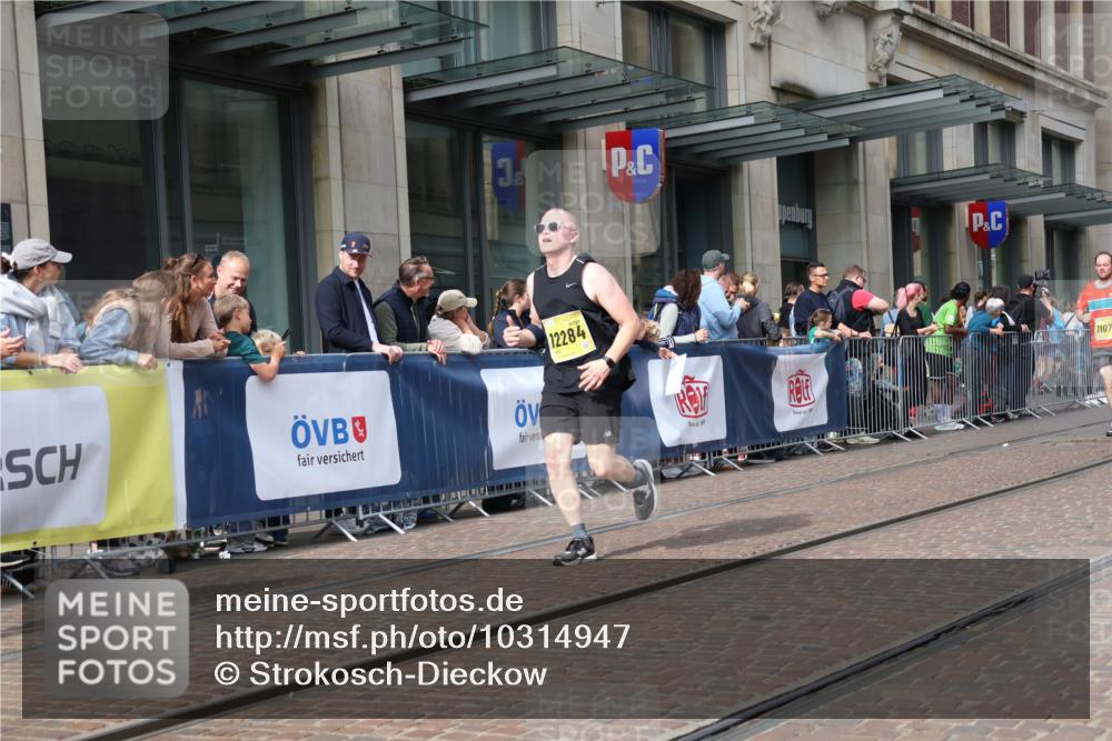 13.09.2026 - 21. swb-Marathon Bremen Strokosch-Dieckow http://msf.ph/oto/10314947 13.09.2026 10:56:45 Ziel 10157, 10166, 10408, 10578, 10610, 10700, 10772, 10969, 11000, 11079, 11236, 11292, 11328, 11484, 11667, 11946, 12032, 12284, 12382, 12383, 10240, 10356, 10372, 10486, 10540, 10675, 10721, 10771, 10824, 10844, 10888, 10936, 11064, 11069, 11256, 11349, 11407, 11474, 11601, 11795, 11844, 11855, 11871, 11872, 11911, 11996, 12284, 12434, 12543 meine-sportfotos.de