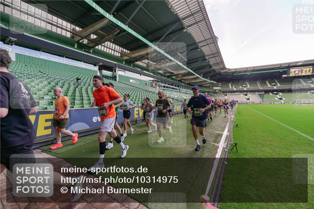 13.09.2026 - 21. swb-Marathon Bremen Michael Burmester http://msf.ph/oto/10314975 13.09.2026 13:11:01 Laufen im Stadion 164, 265, 373, 448, 581, 703, 869, 984, 1113, 1180, 1738, 1851, 1855, 1867, 1894, 1936, 1952, 1967, 2202, 2232, 2268, 2281, 2284, 2299, 2330, 2333, 2339, 2342, 2353, 2426, 2432, 2443, 2530, 2531, 2553, 2573, 2589, 2594, 2654, 2659, 2669, 2682, 2714, 2717, 2784, 2785, 2804, 2819, 2822, 2836, 2907, 2920, 2932, 2976, 3026, 3027, 3032, 3063, 3079, 3082, 3086, 3089, 3122, 3159, 3174, 3207, 3208, 3291, 3328, 3352, 3370, 3409, 3410, 3470, 3769, 800 meine-sportfotos.de