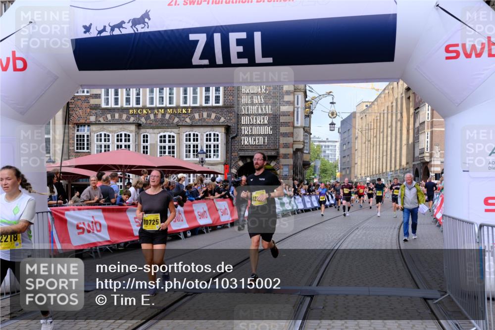 13.09.2026 - 21. swb-Marathon Bremen Tim E. http://msf.ph/oto/10315002 13.09.2026 10:55:39 Ziel 10256, 10725, 11014, 11414, 11466, 11631, 11910, 11941, 11977, 12201, 12218, 12258, 12549 meine-sportfotos.de