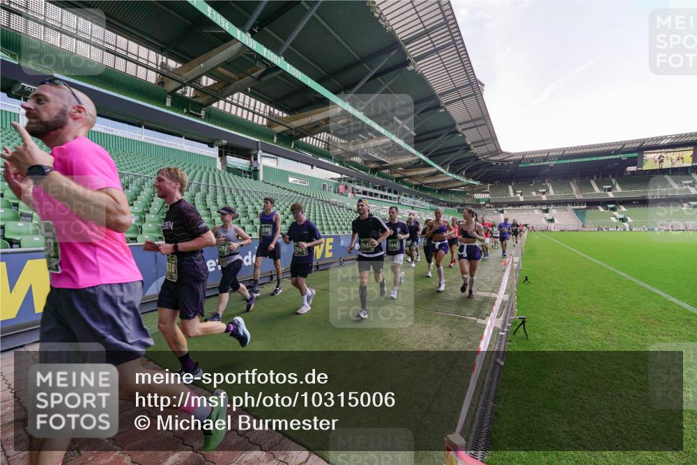 13.09.2026 - 21. swb-Marathon Bremen Michael Burmester http://msf.ph/oto/10315006 13.09.2026 13:11:04 Laufen im Stadion 164, 265, 373, 448, 581, 703, 869, 984, 1113, 1180, 1738, 1851, 1855, 1867, 1894, 1936, 1952, 1967, 2202, 2232, 2248, 2268, 2281, 2284, 2299, 2330, 2333, 2339, 2342, 2353, 2426, 2432, 2443, 2530, 2531, 2553, 2573, 2589, 2594, 2654, 2659, 2669, 2682, 2714, 2717, 2784, 2785, 2804, 2819, 2822, 2836, 2907, 2920, 2932, 2976, 3026, 3027, 3063, 3079, 3082, 3086, 3089, 3122, 3159, 3174, 3207, 3208, 3291, 3328, 3349, 3352, 3370, 3409, 3410, 3470, 3769, 800 meine-sportfotos.de