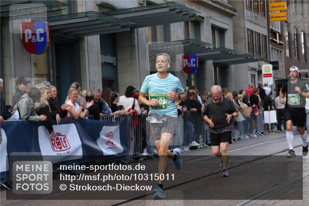 13.09.2026 - 21. swb-Marathon Bremen Strokosch-Dieckow http://msf.ph/oto/10315011 13.09.2026 13:15:55 Ziel 481, 663, 740, 755, 792, 1605, 2623, 3134, 3149, 4128, 5554, 5963, 6106, 6721, 6744, 7801, 8398, 8487, 9031, 9115, 13008, 13158, 145, 982, 1033, 1955, 2733, 3119, 3149, 3422, 3536, 3689, 3836, 3991, 4573, 4823, 5430, 5474, 5533, 5588, 5913, 6162, 6481, 6515, 7307, 7413, 9029, 9122, 9278, 9475, 9777, 13149, 13249 meine-sportfotos.de