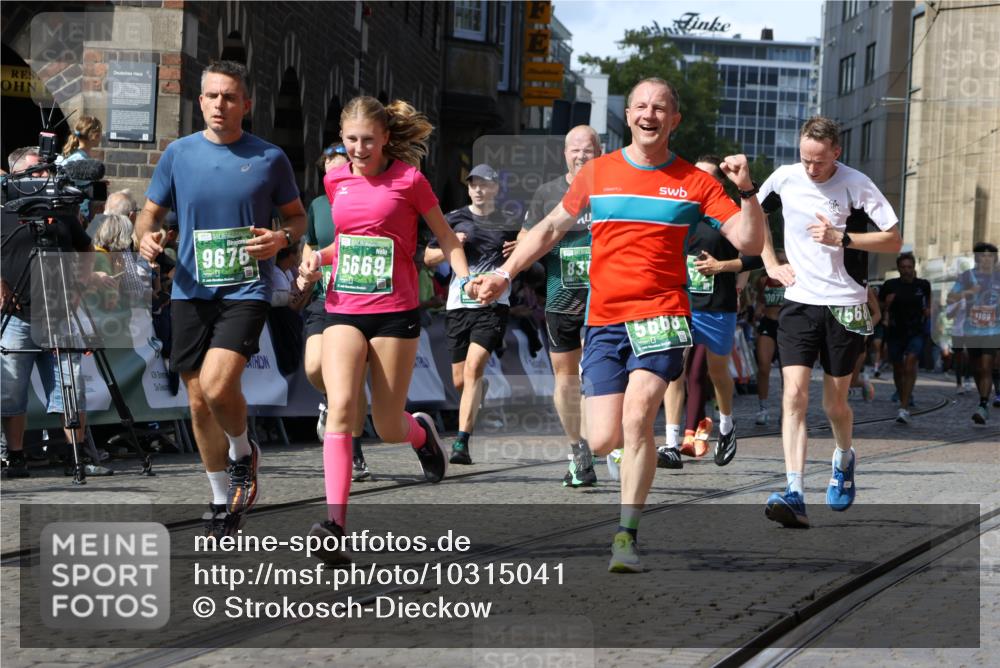 13.09.2026 - 21. swb-Marathon Bremen Strokosch-Dieckow http://msf.ph/oto/10315041 13.09.2026 13:24:26 Ziel 102, 342, 776, 909, 1199, 2210, 2370, 2491, 2967, 3044, 3372, 5012, 5104, 5146, 5208, 5257, 5397, 5481, 5623, 5928, 6105, 6772, 7059, 7069, 7081, 7094, 7105, 8082, 8179, 9087, 9916, 10059, 13007, 13219, 282, 789, 790, 1582, 3375, 3524, 3994, 5328, 5572, 5953, 6080, 7568, 8310, 8636, 8881, 9264, 9541, 9676, 10069, 10071, 10097 meine-sportfotos.de