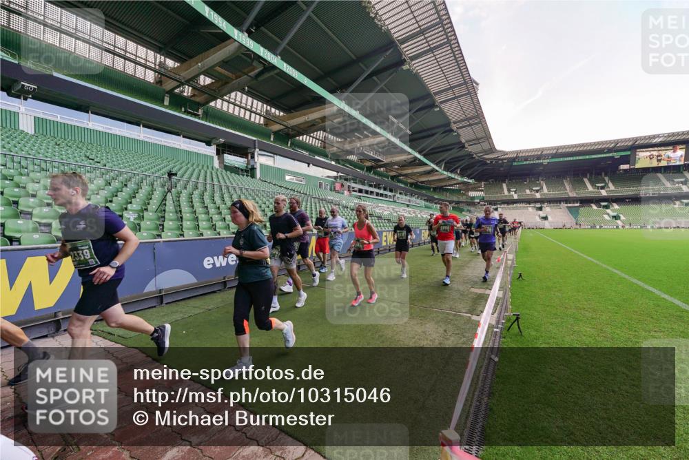 13.09.2026 - 21. swb-Marathon Bremen Michael Burmester http://msf.ph/oto/10315046 13.09.2026 13:11:06 Laufen im Stadion 164, 265, 373, 448, 581, 703, 843, 869, 984, 1113, 1180, 1435, 1738, 1849, 1851, 1855, 1867, 1894, 1936, 1952, 1967, 2202, 2232, 2248, 2268, 2281, 2284, 2299, 2330, 2333, 2339, 2342, 2353, 2375, 2426, 2432, 2443, 2530, 2531, 2553, 2573, 2589, 2594, 2654, 2659, 2669, 2682, 2714, 2717, 2784, 2785, 2804, 2819, 2822, 2836, 2907, 2920, 2932, 2976, 3026, 3027, 3063, 3079, 3082, 3086, 3089, 3122, 3159, 3174, 3207, 3208, 3291, 3328, 3349, 3352, 3370, 3409, 3410, 3470, 800 meine-sportfotos.de