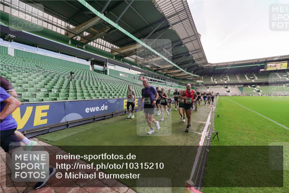 13.09.2026 - 21. swb-Marathon Bremen Michael Burmester http://msf.ph/oto/10315210 13.09.2026 13:11:22 Laufen im Stadion 265, 373, 581, 703, 843, 984, 1113, 1226, 1435, 1738, 1849, 1851, 1855, 1867, 1894, 1936, 1952, 1967, 2202, 2248, 2268, 2281, 2284, 2299, 2330, 2333, 2339, 2342, 2353, 2375, 2377, 2398, 2426, 2432, 2443, 2530, 2531, 2553, 2589, 2654, 2659, 2669, 2673, 2682, 2714, 2784, 2785, 2804, 2819, 2822, 2836, 2850, 2907, 2920, 2932, 2976, 3026, 3027, 3063, 3079, 3082, 3089, 3122, 3159, 3174, 3207, 3208, 3308, 3328, 3349, 3352, 3370, 3409, 3410, 3442, 3470, 800 meine-sportfotos.de