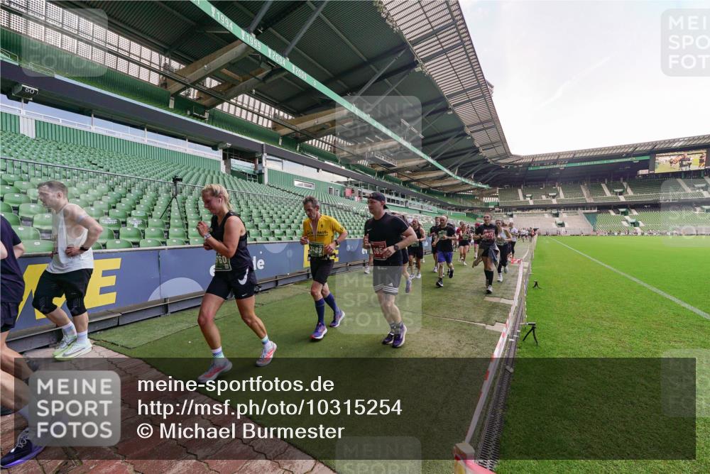 13.09.2026 - 21. swb-Marathon Bremen Michael Burmester http://msf.ph/oto/10315254 13.09.2026 13:11:25 Laufen im Stadion 265, 373, 581, 703, 843, 984, 1113, 1226, 1435, 1738, 1849, 1851, 1855, 1867, 1894, 1936, 1952, 1967, 2202, 2248, 2268, 2281, 2284, 2299, 2330, 2333, 2336, 2339, 2342, 2353, 2375, 2377, 2398, 2426, 2432, 2443, 2530, 2531, 2553, 2589, 2654, 2659, 2669, 2673, 2682, 2714, 2784, 2785, 2804, 2819, 2822, 2836, 2850, 2907, 2932, 2976, 3026, 3027, 3079, 3082, 3089, 3122, 3143, 3159, 3174, 3207, 3208, 3308, 3328, 3349, 3352, 3370, 3409, 3410, 3442, 3470, 800 meine-sportfotos.de