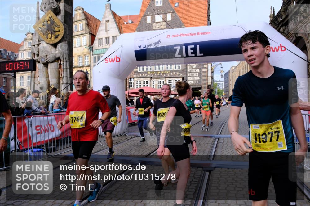 13.09.2026 - 21. swb-Marathon Bremen Tim E. http://msf.ph/oto/10315278 13.09.2026 10:55:51 Ziel 10203, 10256, 10297, 10379, 10423, 10529, 10550, 10725, 10788, 10809, 10881, 11377, 11414, 11510, 11557, 11748, 11862, 11941, 11975, 11977, 12030, 12125, 12150, 12188, 12258, 12348 meine-sportfotos.de