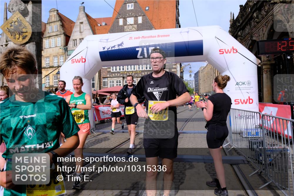 13.09.2026 - 21. swb-Marathon Bremen Tim E. http://msf.ph/oto/10315336 13.09.2026 10:55:54 Ziel 10203, 10243, 10256, 10297, 10379, 10423, 10529, 10550, 10788, 10809, 10881, 10952, 11377, 11414, 11510, 11557, 11748, 11862, 11941, 11975, 11977, 12030, 12125, 12150, 12188, 12348 meine-sportfotos.de