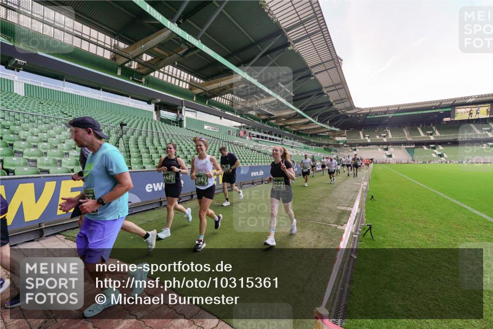 13.09.2026 - 21. swb-Marathon Bremen Michael Burmester http://msf.ph/oto/10315361 13.09.2026 13:11:33 Laufen im Stadion 265, 373, 581, 703, 843, 984, 1113, 1226, 1435, 1738, 1849, 1851, 1855, 1867, 1894, 1936, 1952, 1967, 2202, 2248, 2268, 2281, 2284, 2299, 2330, 2333, 2336, 2339, 2342, 2353, 2375, 2377, 2398, 2426, 2432, 2443, 2531, 2553, 2589, 2654, 2659, 2669, 2673, 2682, 2784, 2804, 2819, 2822, 2836, 2850, 2907, 2932, 2976, 3026, 3027, 3079, 3082, 3089, 3122, 3143, 3159, 3174, 3207, 3208, 3308, 3328, 3349, 3352, 3370, 3409, 3410, 3442, 3470, 800 meine-sportfotos.de