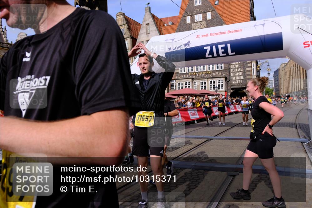 13.09.2026 - 21. swb-Marathon Bremen Tim E. http://msf.ph/oto/10315371 13.09.2026 10:55:55 Ziel 10203, 10243, 10256, 10297, 10379, 10423, 10529, 10550, 10788, 10809, 10881, 10952, 11377, 11414, 11510, 11557, 11748, 11862, 11941, 11975, 11977, 12030, 12108, 12125, 12150, 12188, 12348 meine-sportfotos.de