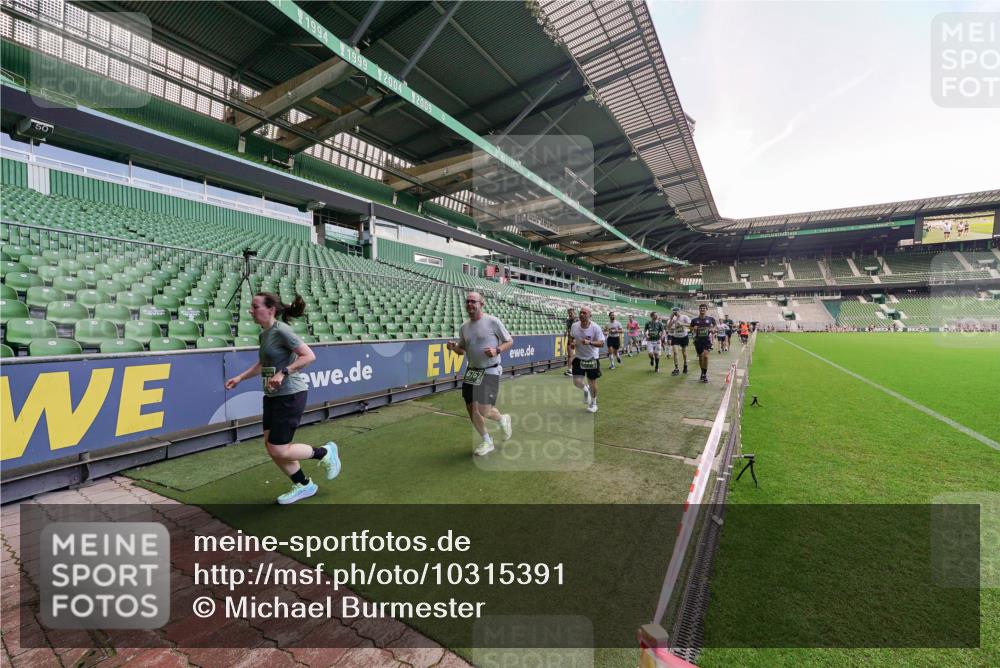 13.09.2026 - 21. swb-Marathon Bremen Michael Burmester http://msf.ph/oto/10315391 13.09.2026 13:11:36 Laufen im Stadion 265, 373, 581, 703, 843, 984, 1113, 1226, 1435, 1738, 1849, 1851, 1855, 1894, 1936, 1952, 1967, 2202, 2248, 2268, 2281, 2284, 2299, 2330, 2333, 2336, 2339, 2342, 2353, 2375, 2377, 2398, 2426, 2432, 2443, 2531, 2589, 2654, 2659, 2669, 2673, 2682, 2784, 2804, 2819, 2822, 2836, 2850, 2907, 2932, 2976, 3026, 3027, 3079, 3082, 3089, 3122, 3143, 3159, 3174, 3207, 3208, 3308, 3328, 3349, 3352, 3370, 3409, 3410, 3442, 3470, 800 meine-sportfotos.de