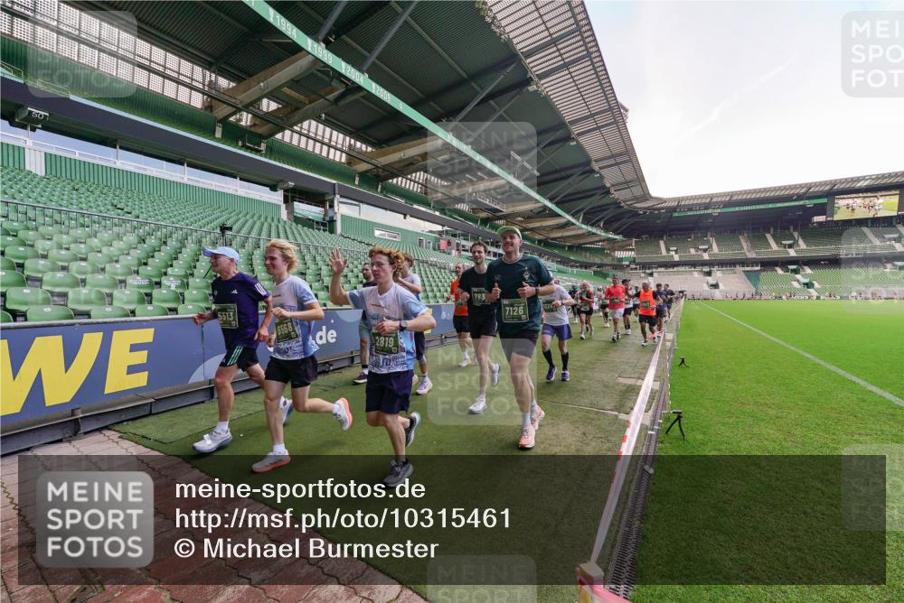 13.09.2026 - 21. swb-Marathon Bremen Michael Burmester http://msf.ph/oto/10315461 13.09.2026 13:11:44 Laufen im Stadion 118, 265, 373, 581, 703, 843, 984, 1113, 1226, 1334, 1435, 1738, 1849, 1851, 1894, 1936, 1952, 1967, 2202, 2248, 2281, 2284, 2299, 2330, 2333, 2336, 2339, 2342, 2353, 2375, 2377, 2398, 2426, 2432, 2443, 2531, 2589, 2654, 2659, 2669, 2673, 2682, 2784, 2804, 2819, 2822, 2836, 2850, 2907, 2932, 2966, 2976, 3026, 3027, 3079, 3082, 3089, 3122, 3143, 3155, 3159, 3174, 3207, 3208, 3308, 3328, 3349, 3352, 3370, 3409, 3410, 3442, 3470, 549, 800 meine-sportfotos.de
