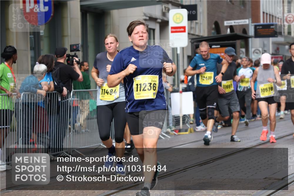 13.09.2026 - 21. swb-Marathon Bremen Strokosch-Dieckow http://msf.ph/oto/10315484 13.09.2026 10:57:01 Ziel 10166, 10177, 10226, 10300, 10394, 10517, 10518, 10578, 10687, 10700, 10772, 10969, 11236, 11292, 11365, 11480, 11484, 11498, 11609, 11667, 11734, 12037, 12111, 12263, 12372, 12382, 12383, 12400, 12411, 10157, 10408, 10486, 10540, 10610, 10771, 10772, 10888, 11000, 11064, 11079, 11328, 11474, 11872, 11946, 12032, 12284, 12434 meine-sportfotos.de
