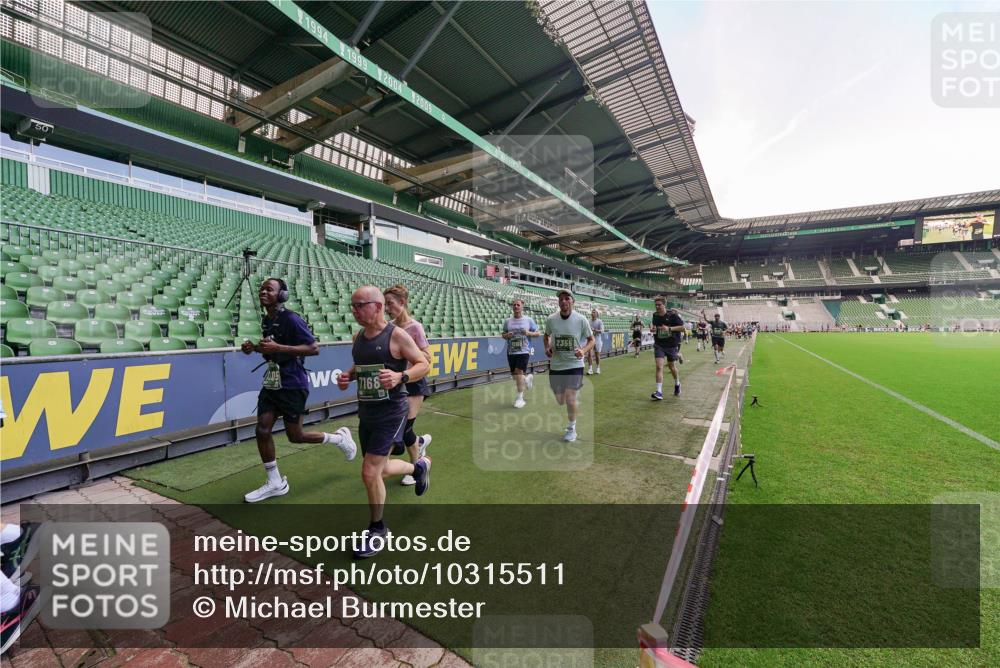 13.09.2026 - 21. swb-Marathon Bremen Michael Burmester http://msf.ph/oto/10315511 13.09.2026 13:11:49 Laufen im Stadion 118, 265, 373, 514, 581, 703, 843, 984, 1113, 1226, 1286, 1334, 1435, 1738, 1849, 1851, 1894, 1936, 1952, 1967, 2248, 2281, 2284, 2299, 2330, 2333, 2336, 2339, 2342, 2353, 2375, 2377, 2398, 2426, 2432, 2443, 2505, 2531, 2589, 2654, 2659, 2669, 2673, 2682, 2784, 2804, 2815, 2819, 2822, 2836, 2850, 2907, 2932, 2963, 2966, 2976, 3026, 3027, 3079, 3082, 3143, 3155, 3159, 3174, 3207, 3208, 3308, 3328, 3349, 3352, 3370, 3409, 3410, 3442, 3470, 549, 800 meine-sportfotos.de