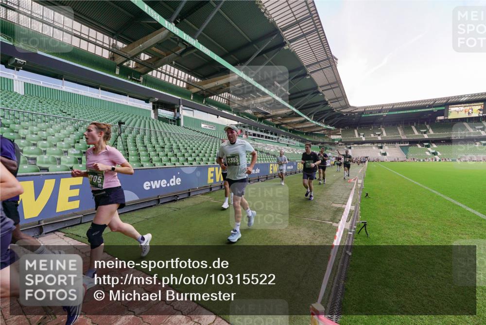 13.09.2026 - 21. swb-Marathon Bremen Michael Burmester http://msf.ph/oto/10315522 13.09.2026 13:11:50 Laufen im Stadion 118, 265, 373, 514, 581, 703, 843, 984, 1113, 1226, 1286, 1334, 1435, 1738, 1849, 1851, 1894, 1936, 1952, 1967, 2248, 2281, 2284, 2299, 2330, 2333, 2336, 2342, 2353, 2375, 2377, 2398, 2426, 2432, 2443, 2505, 2531, 2589, 2654, 2659, 2669, 2673, 2682, 2784, 2804, 2815, 2819, 2822, 2836, 2850, 2895, 2907, 2932, 2963, 2966, 2976, 3026, 3027, 3079, 3082, 3143, 3155, 3159, 3174, 3207, 3208, 3308, 3328, 3349, 3352, 3370, 3409, 3410, 3442, 3470, 549, 800 meine-sportfotos.de