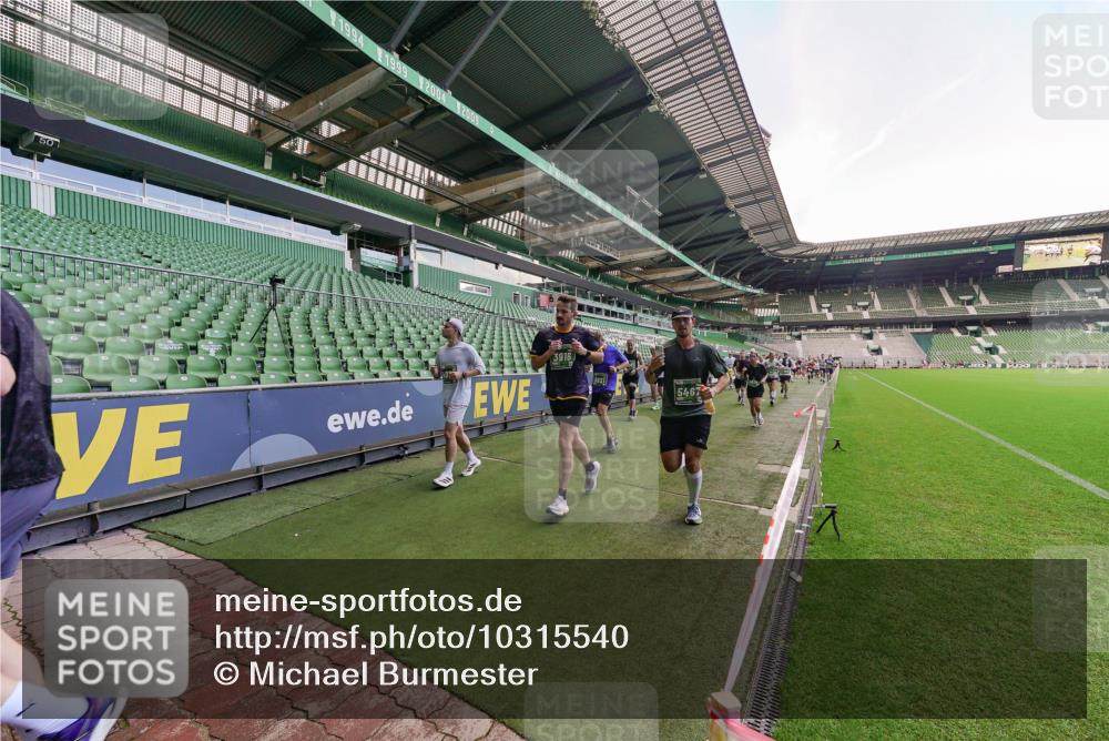 13.09.2026 - 21. swb-Marathon Bremen Michael Burmester http://msf.ph/oto/10315540 13.09.2026 13:11:52 Laufen im Stadion 118, 265, 373, 514, 581, 703, 843, 984, 1113, 1226, 1286, 1334, 1435, 1738, 1849, 1851, 1894, 1936, 1952, 1967, 2248, 2281, 2284, 2299, 2330, 2333, 2336, 2342, 2353, 2375, 2377, 2398, 2426, 2432, 2443, 2505, 2531, 2589, 2654, 2659, 2669, 2673, 2765, 2784, 2804, 2815, 2819, 2822, 2836, 2850, 2895, 2907, 2932, 2963, 2966, 2976, 3026, 3027, 3079, 3082, 3143, 3155, 3159, 3174, 3207, 3208, 3308, 3328, 3349, 3352, 3370, 3409, 3410, 3442, 3470, 549, 800 meine-sportfotos.de