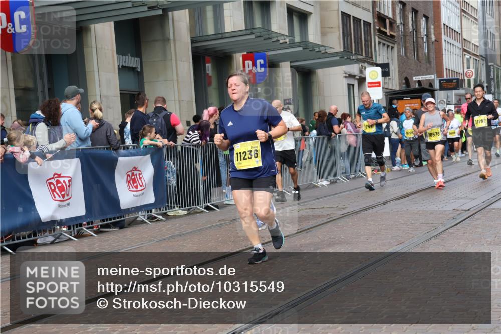 13.09.2026 - 21. swb-Marathon Bremen Strokosch-Dieckow http://msf.ph/oto/10315549 13.09.2026 10:57:02 Ziel 10166, 10177, 10226, 10300, 10394, 10517, 10518, 10578, 10687, 10700, 10969, 11106, 11236, 11292, 11365, 11480, 11484, 11498, 11609, 11667, 11734, 11966, 12037, 12111, 12263, 12372, 12382, 12383, 12400, 12411, 10157, 10408, 10486, 10610, 10771, 10772, 10888, 11000, 11064, 11079, 11328, 11872, 11946, 12032, 12284, 12434 meine-sportfotos.de