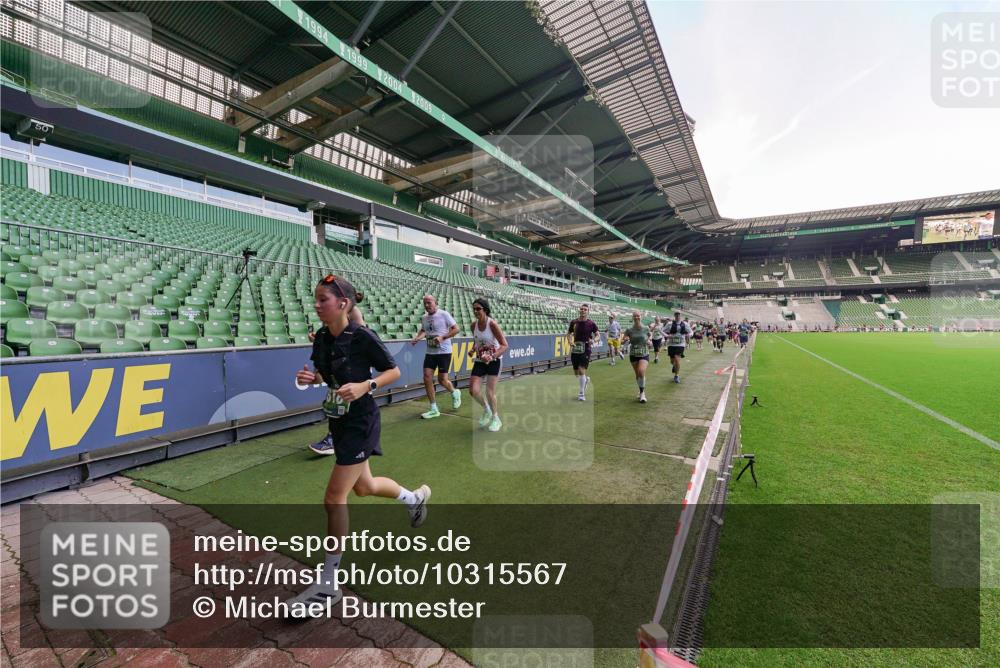 13.09.2026 - 21. swb-Marathon Bremen Michael Burmester http://msf.ph/oto/10315567 13.09.2026 13:11:55 Laufen im Stadion 118, 265, 373, 514, 581, 703, 843, 984, 1113, 1226, 1286, 1334, 1435, 1738, 1849, 1851, 1936, 1952, 1967, 2005, 2248, 2281, 2299, 2330, 2333, 2336, 2342, 2353, 2375, 2377, 2398, 2426, 2432, 2443, 2505, 2531, 2589, 2654, 2659, 2669, 2673, 2765, 2784, 2804, 2815, 2819, 2822, 2836, 2850, 2895, 2907, 2963, 2966, 2976, 3026, 3027, 3079, 3082, 3143, 3155, 3159, 3174, 3207, 3208, 3308, 3328, 3349, 3352, 3370, 3409, 3442, 3470, 549, 800 meine-sportfotos.de