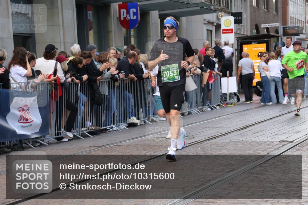 13.09.2026 - 21. swb-Marathon Bremen Strokosch-Dieckow http://msf.ph/oto/10315600 13.09.2026 13:16:06 Ziel 481, 740, 755, 792, 816, 1076, 1162, 1605, 2604, 5554, 5963, 6367, 6721, 7053, 7603, 7801, 8171, 8288, 8398, 9031, 9115, 13008, 145, 663, 982, 1955, 2623, 2733, 3119, 3134, 3149, 3422, 3689, 4128, 4823, 5430, 5474, 5913, 6106, 6481, 6744, 7307, 7413, 8487, 9122, 9278, 13149, 13158 meine-sportfotos.de