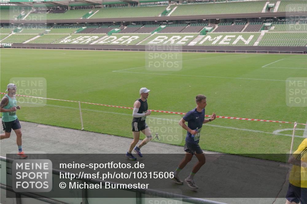 13.09.2026 - 21. swb-Marathon Bremen Michael Burmester http://msf.ph/oto/10315606 13.09.2026 12:50:19 Laufen im Stadion 335, 469, 524, 572, 663, 670, 771, 779, 899, 1510, 1513, 1517, 1605, 1613, 1723, 1748, 1970, 1998, 2052, 2130, 2287, 2288, 2291, 2295, 2347, 2360, 2442, 2444, 2750, 2909, 3043, 3197, 3330, 3484, 3625, 3647, 3808, 3959, 3973, 4023, 4033, 4247, 4368, 4384, 4473, 4559, 4743, 4852, 4888, 4898, 4990, 5066, 5111, 5155, 5314, 5377, 5383, 5517, 5532, 5570, 5585, 5594, 5620, 5627, 5636, 5648, 5696, 6267, 6471, 6652, 6668, 6692, 6842, 6901, 6906, 7109, 7115, 7121, 8033 meine-sportfotos.de