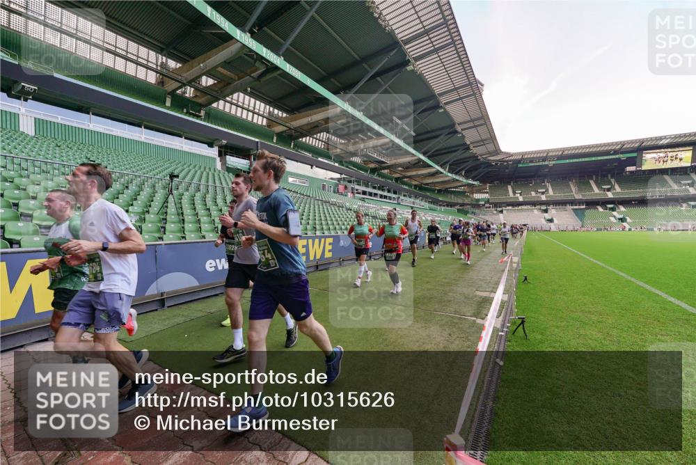 13.09.2026 - 21. swb-Marathon Bremen Michael Burmester http://msf.ph/oto/10315626 13.09.2026 13:12:02 Laufen im Stadion 118, 265, 373, 514, 581, 703, 843, 984, 1113, 1226, 1286, 1334, 1435, 1738, 1849, 1851, 1936, 1952, 2005, 2248, 2264, 2281, 2299, 2330, 2333, 2336, 2353, 2375, 2377, 2398, 2426, 2432, 2443, 2505, 2531, 2589, 2659, 2669, 2673, 2765, 2784, 2804, 2815, 2822, 2836, 2850, 2860, 2895, 2907, 2963, 2966, 2975, 2976, 3026, 3027, 3079, 3082, 3143, 3155, 3159, 3174, 3207, 3208, 3308, 3328, 3349, 3352, 3409, 3434, 3442, 3470, 549, 800 meine-sportfotos.de