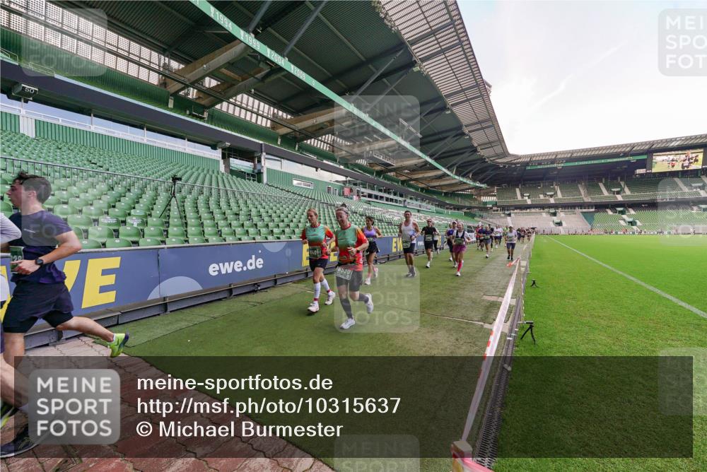 13.09.2026 - 21. swb-Marathon Bremen Michael Burmester http://msf.ph/oto/10315637 13.09.2026 13:12:03 Laufen im Stadion 118, 265, 373, 514, 581, 703, 843, 984, 1113, 1226, 1286, 1334, 1435, 1738, 1849, 1851, 1936, 1952, 2005, 2248, 2264, 2281, 2299, 2330, 2333, 2336, 2353, 2375, 2377, 2398, 2426, 2432, 2443, 2505, 2531, 2589, 2659, 2669, 2673, 2684, 2765, 2784, 2804, 2815, 2822, 2836, 2850, 2860, 2895, 2907, 2963, 2966, 2975, 2976, 3026, 3027, 3079, 3082, 3143, 3155, 3159, 3174, 3207, 3308, 3328, 3349, 3352, 3409, 3434, 3442, 3470, 549, 800 meine-sportfotos.de