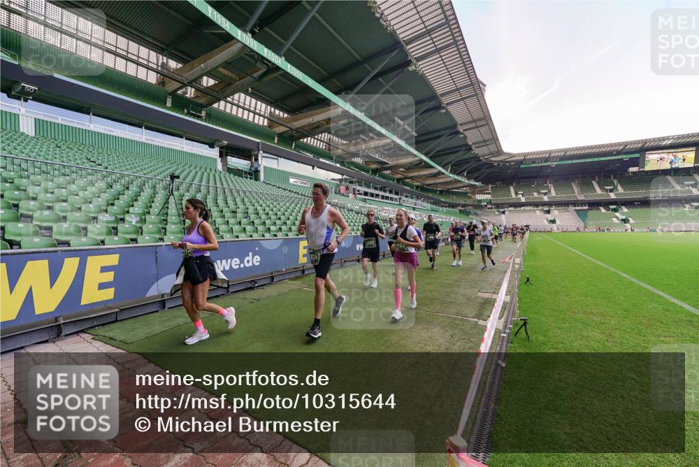 13.09.2026 - 21. swb-Marathon Bremen Michael Burmester http://msf.ph/oto/10315644 13.09.2026 13:12:04 Laufen im Stadion 118, 265, 373, 514, 581, 703, 843, 984, 1113, 1226, 1286, 1334, 1435, 1849, 1851, 1936, 1952, 2005, 2248, 2264, 2281, 2299, 2330, 2333, 2336, 2353, 2375, 2377, 2398, 2426, 2432, 2443, 2478, 2505, 2531, 2589, 2659, 2669, 2673, 2684, 2765, 2784, 2804, 2815, 2822, 2836, 2850, 2860, 2895, 2907, 2963, 2966, 2975, 2976, 3026, 3027, 3079, 3082, 3143, 3155, 3159, 3174, 3207, 3308, 3328, 3349, 3352, 3409, 3434, 3442, 3470, 549, 800 meine-sportfotos.de