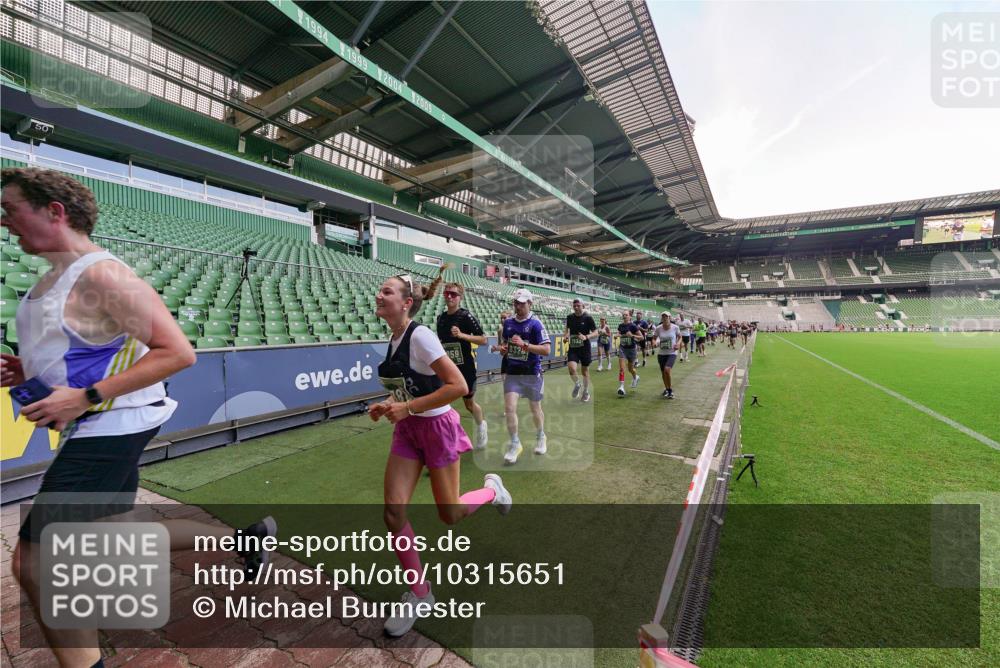 13.09.2026 - 21. swb-Marathon Bremen Michael Burmester http://msf.ph/oto/10315651 13.09.2026 13:12:05 Laufen im Stadion 118, 265, 373, 514, 581, 703, 843, 984, 1113, 1226, 1286, 1334, 1435, 1849, 1851, 1936, 1952, 2005, 2248, 2264, 2281, 2299, 2330, 2333, 2336, 2353, 2375, 2377, 2398, 2426, 2432, 2443, 2478, 2505, 2531, 2589, 2659, 2669, 2673, 2684, 2765, 2784, 2804, 2815, 2822, 2836, 2850, 2860, 2895, 2907, 2963, 2966, 2975, 2976, 3026, 3027, 3079, 3082, 3143, 3155, 3159, 3174, 3207, 3293, 3308, 3328, 3349, 3352, 3409, 3434, 3442, 3470, 549, 800 meine-sportfotos.de