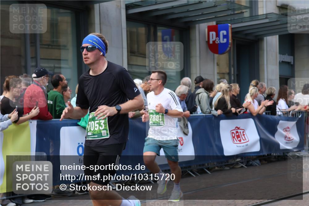 13.09.2026 - 21. swb-Marathon Bremen Strokosch-Dieckow http://msf.ph/oto/10315720 13.09.2026 13:16:09 Ziel 740, 755, 792, 816, 1076, 1162, 1605, 2604, 5255, 5554, 5963, 6367, 6721, 7053, 7603, 7801, 8171, 8288, 9031, 9115, 145, 481, 663, 982, 1955, 2623, 3134, 3149, 4128, 4823, 5430, 5474, 5913, 6106, 6481, 6744, 7307, 7413, 8398, 8487, 9122, 9278, 13008, 13149, 13158 meine-sportfotos.de