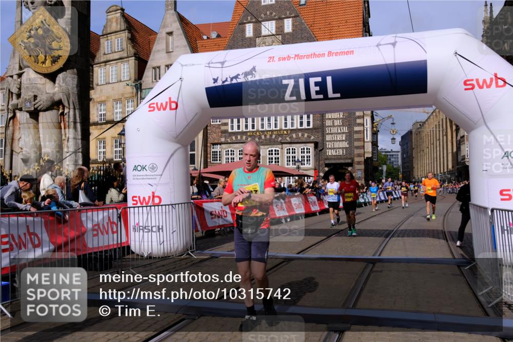 13.09.2026 - 21. swb-Marathon Bremen Tim E. http://msf.ph/oto/10315742 13.09.2026 10:56:11 Ziel 10243, 10298, 10374, 10690, 10703, 10952, 11510, 11790, 11972, 12061, 12108, 12143, 12484, 13565 meine-sportfotos.de