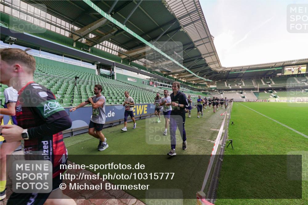 13.09.2026 - 21. swb-Marathon Bremen Michael Burmester http://msf.ph/oto/10315777 13.09.2026 13:12:16 Laufen im Stadion 118, 183, 265, 514, 695, 702, 703, 843, 933, 984, 1113, 1226, 1286, 1334, 1435, 1849, 1851, 1936, 1952, 2005, 2248, 2264, 2281, 2299, 2330, 2336, 2353, 2375, 2377, 2398, 2426, 2443, 2461, 2478, 2505, 2531, 2589, 2659, 2669, 2673, 2684, 2765, 2792, 2804, 2815, 2822, 2836, 2850, 2860, 2895, 2907, 2963, 2966, 2975, 2976, 3026, 3027, 3079, 3082, 3143, 3155, 3159, 3293, 3308, 3328, 3349, 3352, 3409, 3434, 3442, 549, 800 meine-sportfotos.de