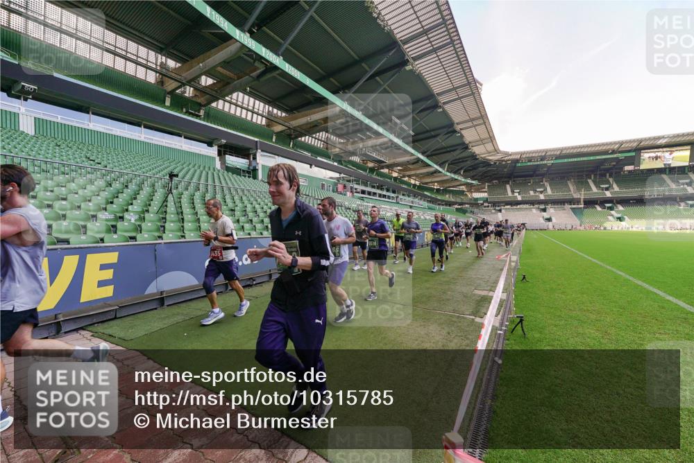 13.09.2026 - 21. swb-Marathon Bremen Michael Burmester http://msf.ph/oto/10315785 13.09.2026 13:12:17 Laufen im Stadion 118, 183, 265, 514, 695, 702, 703, 843, 933, 984, 1113, 1226, 1286, 1334, 1435, 1849, 1851, 1936, 1952, 2005, 2248, 2264, 2281, 2299, 2330, 2336, 2353, 2375, 2377, 2398, 2426, 2443, 2461, 2478, 2505, 2531, 2589, 2659, 2669, 2673, 2684, 2765, 2792, 2804, 2815, 2822, 2836, 2850, 2860, 2895, 2907, 2963, 2966, 2975, 2976, 3027, 3079, 3082, 3143, 3155, 3159, 3293, 3308, 3328, 3349, 3352, 3409, 3434, 3442, 549, 800 meine-sportfotos.de