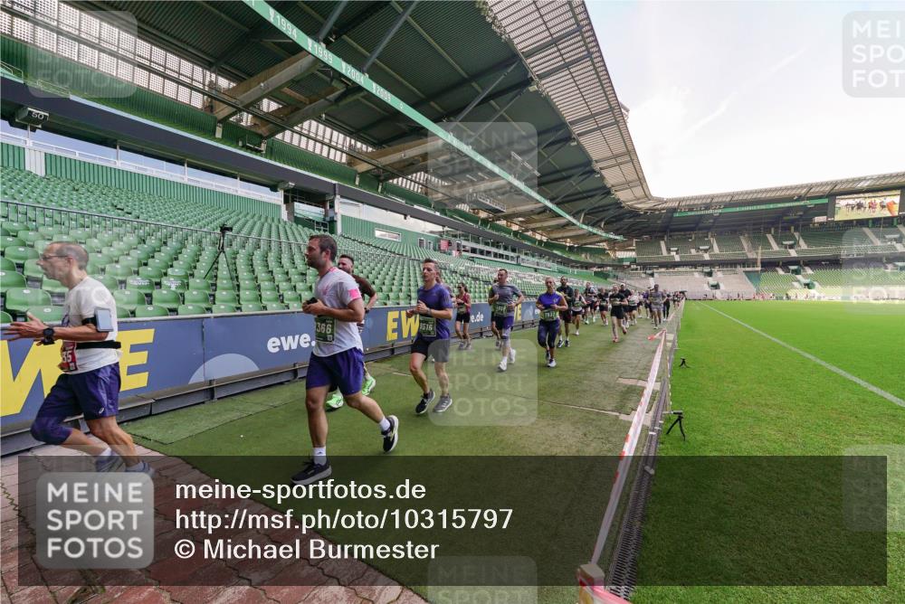 13.09.2026 - 21. swb-Marathon Bremen Michael Burmester http://msf.ph/oto/10315797 13.09.2026 13:12:17 Laufen im Stadion 118, 183, 265, 514, 695, 702, 703, 843, 933, 984, 1113, 1226, 1286, 1334, 1435, 1849, 1851, 1936, 1952, 2005, 2248, 2264, 2281, 2299, 2330, 2336, 2353, 2375, 2377, 2398, 2426, 2443, 2461, 2478, 2505, 2531, 2589, 2659, 2669, 2673, 2684, 2765, 2792, 2804, 2815, 2822, 2836, 2850, 2860, 2895, 2907, 2963, 2966, 2975, 2976, 3027, 3079, 3082, 3143, 3155, 3159, 3293, 3308, 3328, 3349, 3352, 3409, 3434, 3442, 549, 800 meine-sportfotos.de