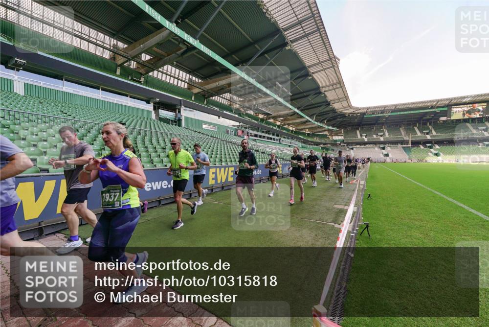 13.09.2026 - 21. swb-Marathon Bremen Michael Burmester http://msf.ph/oto/10315818 13.09.2026 13:12:20 Laufen im Stadion 118, 183, 265, 349, 514, 695, 702, 703, 843, 933, 984, 1113, 1226, 1286, 1334, 1435, 1849, 1851, 1936, 1952, 2005, 2248, 2264, 2281, 2299, 2330, 2336, 2353, 2375, 2377, 2398, 2426, 2443, 2461, 2478, 2505, 2531, 2589, 2659, 2669, 2673, 2684, 2765, 2792, 2804, 2815, 2822, 2836, 2850, 2860, 2884, 2895, 2907, 2963, 2966, 2975, 2976, 3027, 3079, 3082, 3143, 3155, 3159, 3293, 3308, 3328, 3349, 3352, 3409, 3434, 3442, 549, 800 meine-sportfotos.de