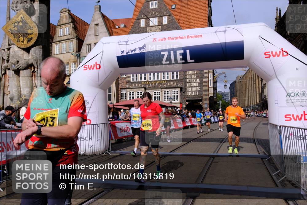13.09.2026 - 21. swb-Marathon Bremen Tim E. http://msf.ph/oto/10315819 13.09.2026 10:56:14 Ziel 10298, 10374, 10690, 10703, 10952, 11790, 11972, 12061, 12108, 12143, 12484, 13565 meine-sportfotos.de
