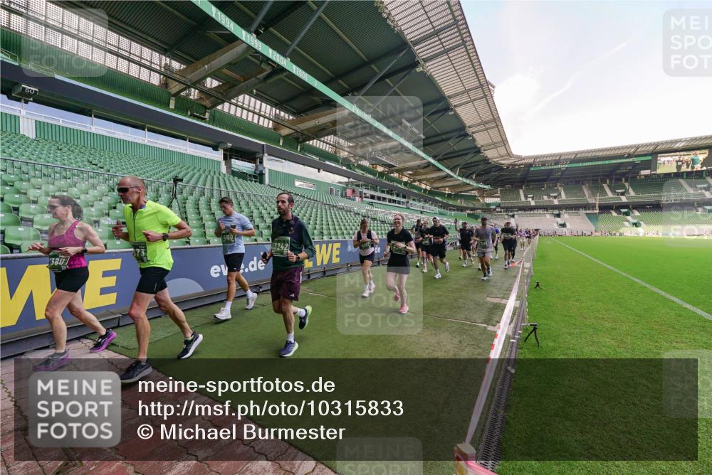 13.09.2026 - 21. swb-Marathon Bremen Michael Burmester http://msf.ph/oto/10315833 13.09.2026 13:12:20 Laufen im Stadion 118, 183, 265, 349, 514, 695, 702, 703, 843, 933, 984, 1113, 1226, 1286, 1334, 1435, 1849, 1851, 1936, 1952, 2005, 2248, 2264, 2281, 2299, 2330, 2336, 2353, 2375, 2377, 2398, 2426, 2443, 2461, 2478, 2505, 2531, 2589, 2659, 2669, 2673, 2684, 2765, 2792, 2804, 2815, 2822, 2836, 2850, 2860, 2884, 2895, 2907, 2963, 2966, 2975, 2976, 3027, 3079, 3082, 3143, 3155, 3159, 3293, 3308, 3328, 3349, 3352, 3409, 3434, 3442, 549, 800 meine-sportfotos.de