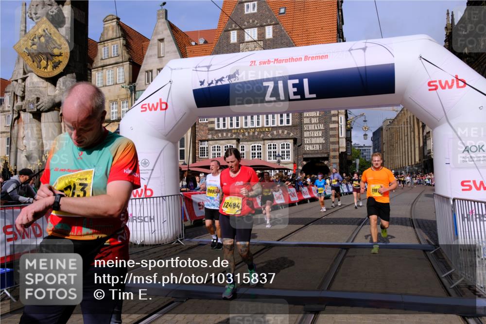 13.09.2026 - 21. swb-Marathon Bremen Tim E. http://msf.ph/oto/10315837 13.09.2026 10:56:14 Ziel 10298, 10374, 10690, 10703, 10952, 11790, 11972, 12061, 12108, 12143, 12484, 13565 meine-sportfotos.de