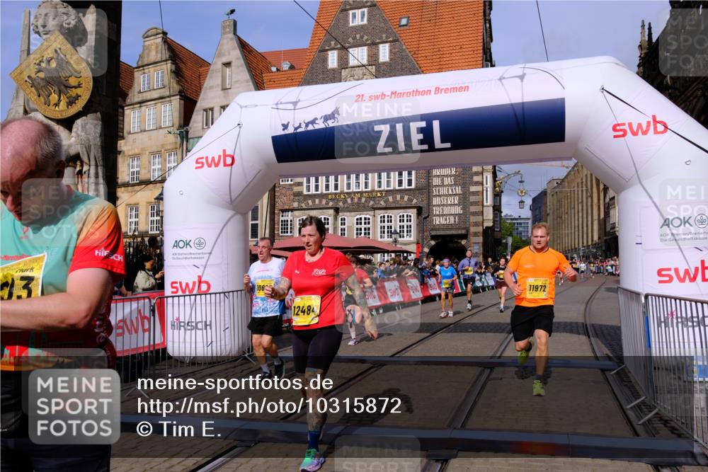 13.09.2026 - 21. swb-Marathon Bremen Tim E. http://msf.ph/oto/10315872 13.09.2026 10:56:14 Ziel 10298, 10374, 10690, 10703, 10952, 11790, 11972, 12061, 12108, 12143, 12484, 13565 meine-sportfotos.de