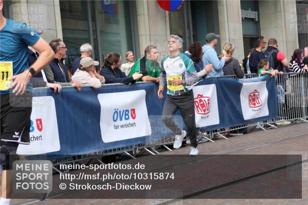 13.09.2026 - 21. swb-Marathon Bremen Strokosch-Dieckow http://msf.ph/oto/10315874 13.09.2026 10:57:08 Ziel 10166, 10177, 10226, 10300, 10394, 10517, 10518, 10687, 10969, 11106, 11245, 11365, 11480, 11498, 11609, 11734, 11965, 11966, 12037, 12111, 12263, 12372, 12382, 12383, 12400, 12411, 10157, 10408, 10578, 10610, 10700, 10772, 11000, 11079, 11236, 11292, 11328, 11484, 11667, 11872, 11946, 12032, 12284, 12434 meine-sportfotos.de