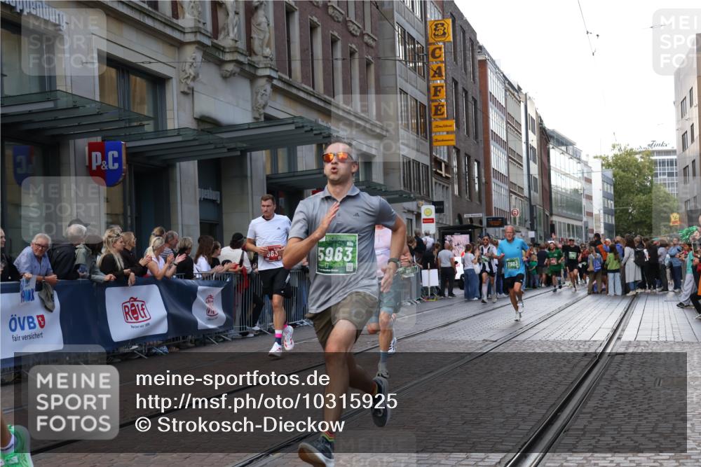 13.09.2026 - 21. swb-Marathon Bremen Strokosch-Dieckow http://msf.ph/oto/10315925 13.09.2026 13:16:13 Ziel 696, 755, 792, 816, 985, 1076, 1162, 2474, 2604, 4485, 5255, 5554, 5963, 6367, 7053, 7603, 7801, 7875, 8171, 8288, 9031, 145, 481, 663, 740, 1605, 1955, 2623, 3134, 3149, 4128, 4823, 5430, 5474, 5913, 6106, 6721, 6744, 7307, 7413, 8398, 8487, 9031, 9115, 9278, 13008, 13149, 13158 meine-sportfotos.de